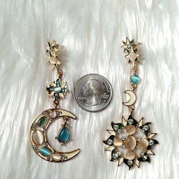 🎈NEW Gold Sun Moon Blue Celestial Dangle Earrings - Picture 2 of 7